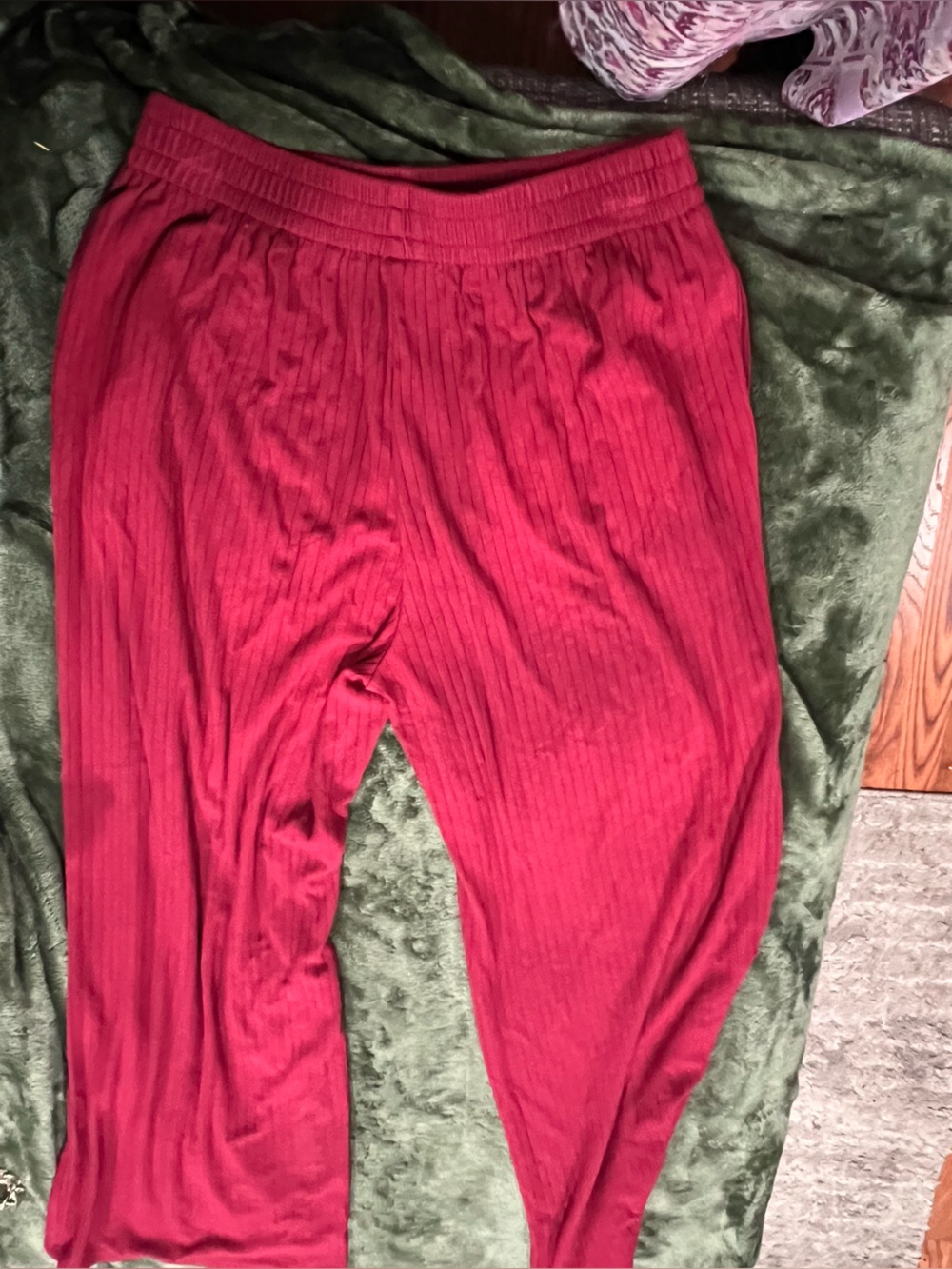 Wide-Leg pants in Deep Red